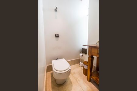 Casa de condomínio à venda com 620m², 5 quartos e 6 vagasLavabo da Sala