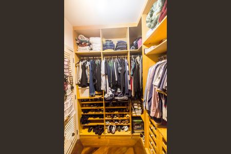 Casa de condomínio à venda com 620m², 5 quartos e 6 vagasCloset da suíte 1