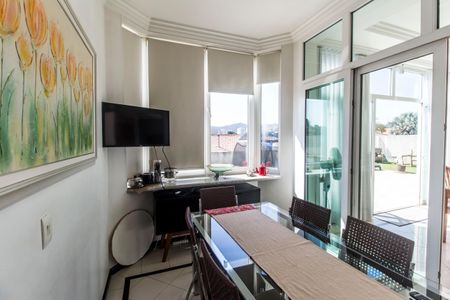 Casa de condomínio à venda com 620m², 5 quartos e 6 vagasCozinha