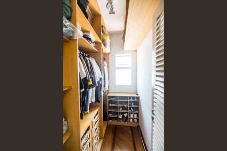 Casa de condomínio à venda com 620m², 5 quartos e 6 vagasCloset da suíte 4