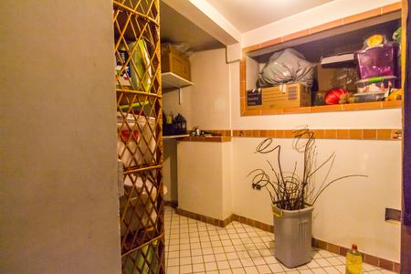 Casa de condomínio à venda com 620m², 5 quartos e 6 vagasDepósito