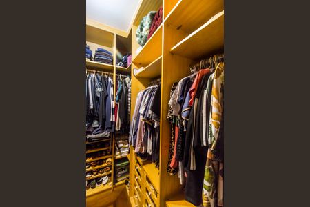 Casa de condomínio à venda com 620m², 5 quartos e 6 vagasCloset da suíte 1