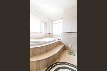 Casa de condomínio à venda com 620m², 5 quartos e 6 vagasBanheiro da Suíte 1