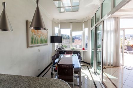 Casa de condomínio à venda com 620m², 5 quartos e 6 vagasCozinha