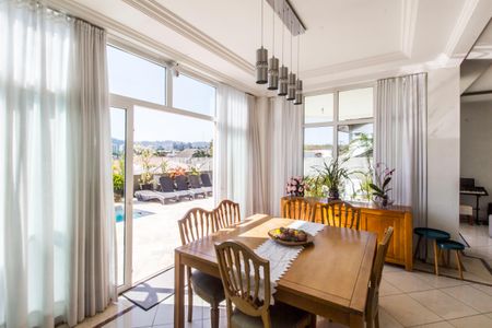Casa de condomínio à venda com 620m², 5 quartos e 6 vagasSala de Jantar