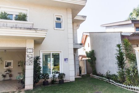 Casa de condomínio à venda com 620m², 5 quartos e 6 vagasFachada