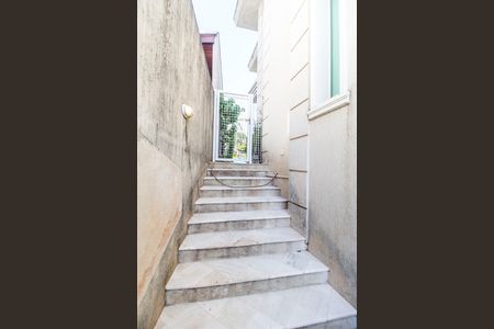 Casa de condomínio à venda com 620m², 5 quartos e 6 vagasEscada