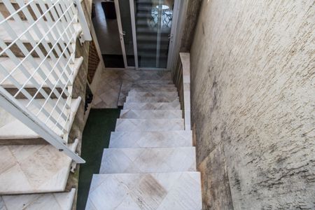 Casa de condomínio à venda com 620m², 5 quartos e 6 vagasEscada