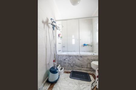 Casa de condomínio à venda com 620m², 5 quartos e 6 vagasBanheiro da Suíte 2