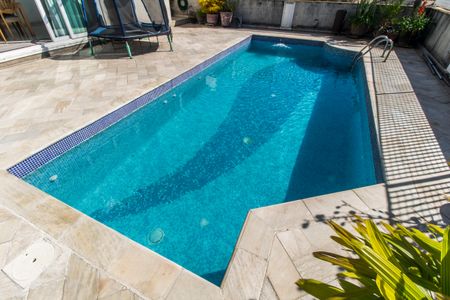 Casa de condomínio à venda com 620m², 5 quartos e 6 vagasPiscina