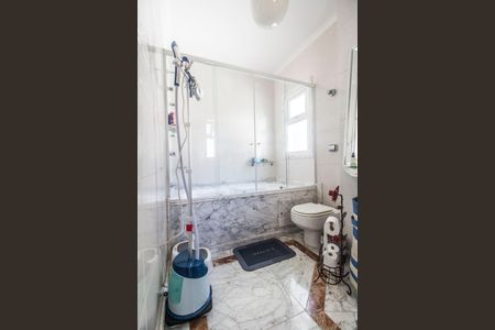 Casa de condomínio à venda com 620m², 5 quartos e 6 vagasBanheiro da Suíte 2