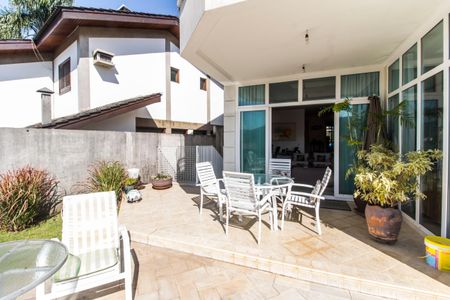 Casa de condomínio à venda com 620m², 5 quartos e 6 vagasQuintal