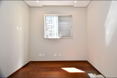 Quarto 2 de apartamento à venda com 3 quartos, 100m² em Centro, Belo Horizonte