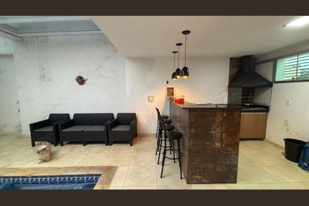 Casa à venda com 200m², 2 quartos e sem vagaQuintal