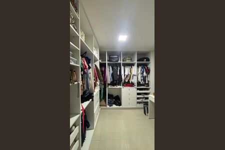 Casa à venda com 200m², 2 quartos e sem vagaSuíte 1 Closet