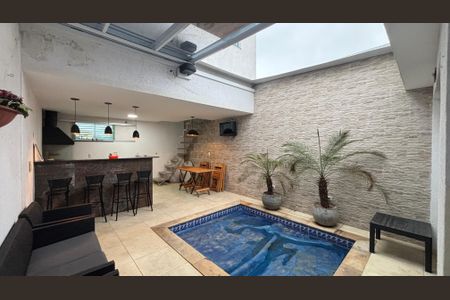 Casa à venda com 200m², 2 quartos e sem vagaQuintal