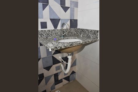 Casa de condomínio à venda com 49m², 2 quartos e 1 vaga Casa de condomínio à venda com 49m², 2 quartos e 1 vagaBanheiro do Quarto 2