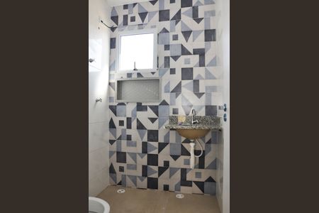 Casa de condomínio à venda com 49m², 2 quartos e 1 vaga Casa de condomínio à venda com 49m², 2 quartos e 1 vagaBanheiro do Quarto 2