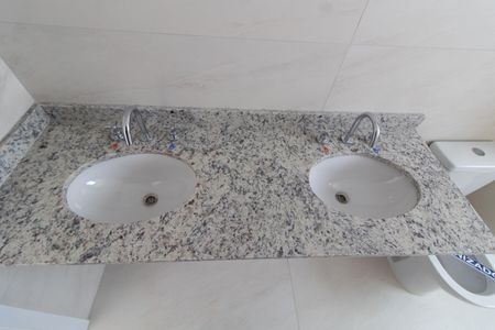 Apartamento à venda com 139m², 3 quartos e 2 vagasBanheiro da Suíte 3