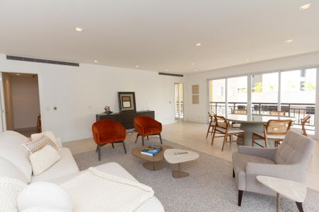 Apartamento à venda com 275m², 4 quartos e 5 vagas Apartamento à venda com 275m², 4 quartos e 5 vagasSala