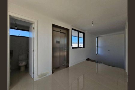 Casa de condomínio à venda com 469m², 4 quartos e 1 vaga