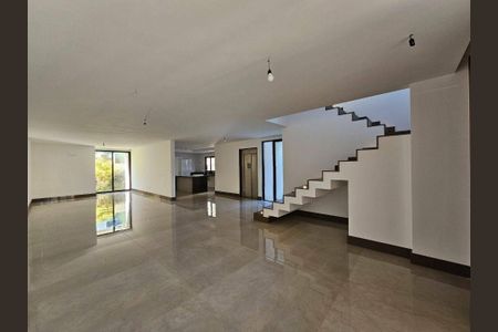 Casa de condomínio à venda com 469m², 4 quartos e 1 vaga