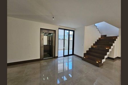 Casa de condomínio à venda com 469m², 4 quartos e 1 vaga