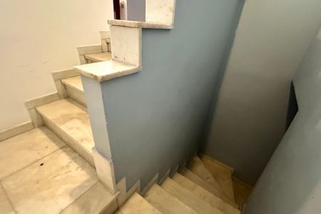 Apartamento à venda com 190m², 4 quartos e 1 vaga Apartamento à venda com 190m², 4 quartos e 1 vagaEscada
