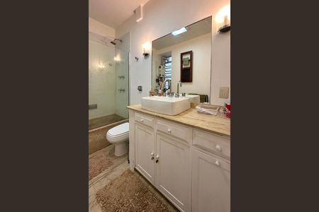 Apartamento à venda com 190m², 4 quartos e 1 vaga Apartamento à venda com 190m², 4 quartos e 1 vagaBanheiro