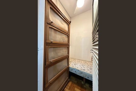 Apartamento à venda com 190m², 4 quartos e 1 vaga Apartamento à venda com 190m², 4 quartos e 1 vagaBanheiro de Serviço