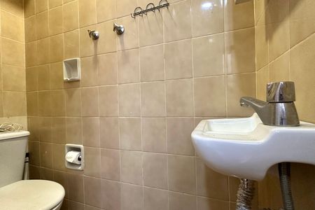 Apartamento à venda com 190m², 4 quartos e 1 vaga Apartamento à venda com 190m², 4 quartos e 1 vagaBanheiro de Serviço