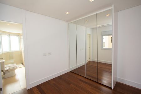 Apartamento à venda com 456m², 4 quartos e 5 vagas Apartamento à venda com 456m², 4 quartos e 5 vagasSuíte 3