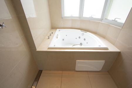 Apartamento à venda com 456m², 4 quartos e 5 vagas Apartamento à venda com 456m², 4 quartos e 5 vagasBanheiro da Suíte 4