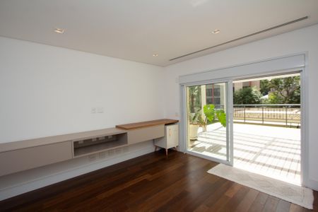 Apartamento à venda com 456m², 4 quartos e 5 vagas Apartamento à venda com 456m², 4 quartos e 5 vagasSala 3