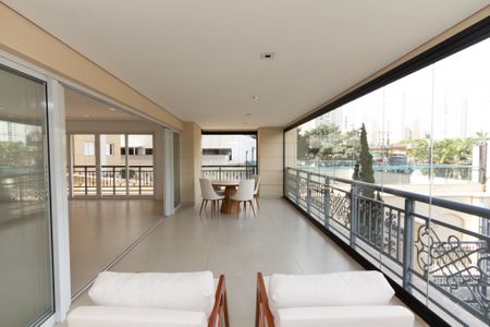 Apartamento à venda com 456m², 4 quartos e 5 vagas Apartamento à venda com 456m², 4 quartos e 5 vagasVaranda da Sala