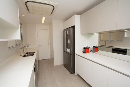 Apartamento à venda com 456m², 4 quartos e 5 vagas Apartamento à venda com 456m², 4 quartos e 5 vagasCozinha