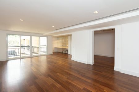 Apartamento à venda com 456m², 4 quartos e 5 vagas Apartamento à venda com 456m², 4 quartos e 5 vagasSala 2