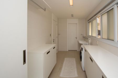 Apartamento à venda com 456m², 4 quartos e 5 vagas Apartamento à venda com 456m², 4 quartos e 5 vagasÁrea de Serviço