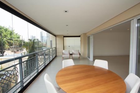 Apartamento à venda com 456m², 4 quartos e 5 vagas Apartamento à venda com 456m², 4 quartos e 5 vagasVaranda da Sala