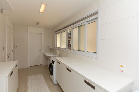 Apartamento à venda com 456m², 4 quartos e 5 vagas Apartamento à venda com 456m², 4 quartos e 5 vagasÁrea de Serviço