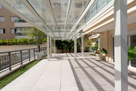 Apartamento à venda com 456m², 4 quartos e 5 vagas Apartamento à venda com 456m², 4 quartos e 5 vagasVaranda