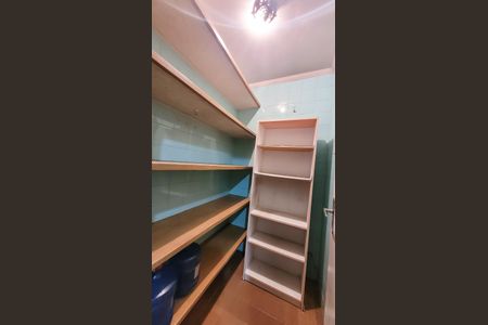 Casa à venda com 350m², 5 quartos e 4 vagasDespensa