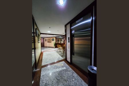 Apartamento à venda com 75m², 3 quartos e 1 vagaElevadores