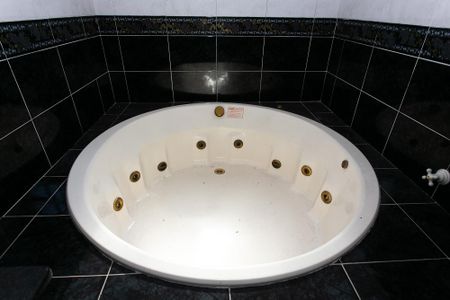 Casa à venda com 150m², 2 quartos e 4 vagasBanheiro da Suíte 2