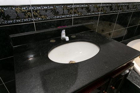 Casa à venda com 150m², 2 quartos e 4 vagasBanheiro da Suíte 2