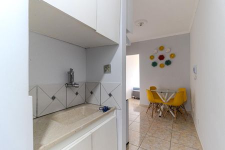 Cozinha de kitnet/studio para alugar com 1 quarto, 23m² em República, São Paulo