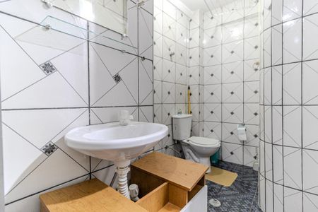 Banheiro de kitnet/studio para alugar com 1 quarto, 23m² em República, São Paulo