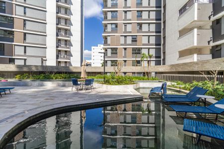 Apartamento à venda com 277m², 4 quartos e 4 vagas Apartamento à venda com 277m², 4 quartos e 4 vagasÁrea comum - Piscina