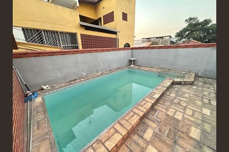 Casa à venda com 300m², 3 quartos e sem vagaPiscina