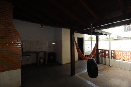 Casa à venda com 450m², 4 quartos e 6 vagasÁrea comum - Churrasqueira